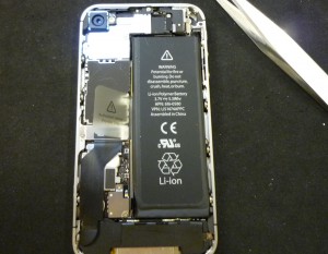 スリープボタンが押せない（ボタン陥没）iPhone 4S 修理完了しました～