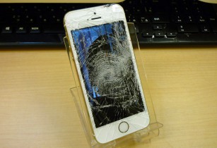 iPhone液晶割れ～その6～車に轢かれてバッキバキ♪アイフォン修理のクイック_名古屋駅前_名駅店