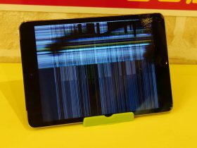 踏んずけてガラスも液晶も壊れた！iPadmini3の修理に昭和区よりご来店！アイパッド修理もクイック名古屋