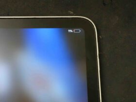 iPad Pro 11インチ 分解修理中の内部構造とドックコネクタ部品