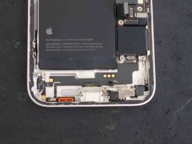 iPhone 14内部に侵入した水分と腐食箇所のクリーニング作業