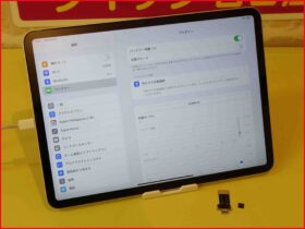顕微鏡下でのiPad Pro 11 基板修理・回路修復作業の様子