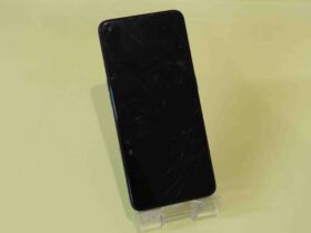 水没して電源が入らなくなったOPPO A55s 5Gの修理前外観