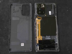 POCO X3 GT内部の基板保護カバーと固定ネジの位置