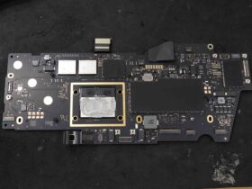 MacBook Pro A2338のロジックボード基板修理の様子
