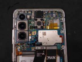 海水による腐食が進んだGalaxy S20の内部基板の状態