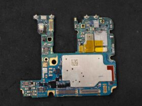 海水による腐食が進んだGalaxy S20の内部基板の状態