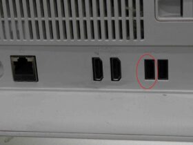 富士通 Esprimo FMVWE3F17Dの背面パネルを取り外し、マザーボードを露出させた分解写真