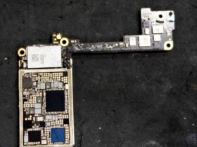 海で水没し電源が入らないiPhone SE2の内部と基板の状態